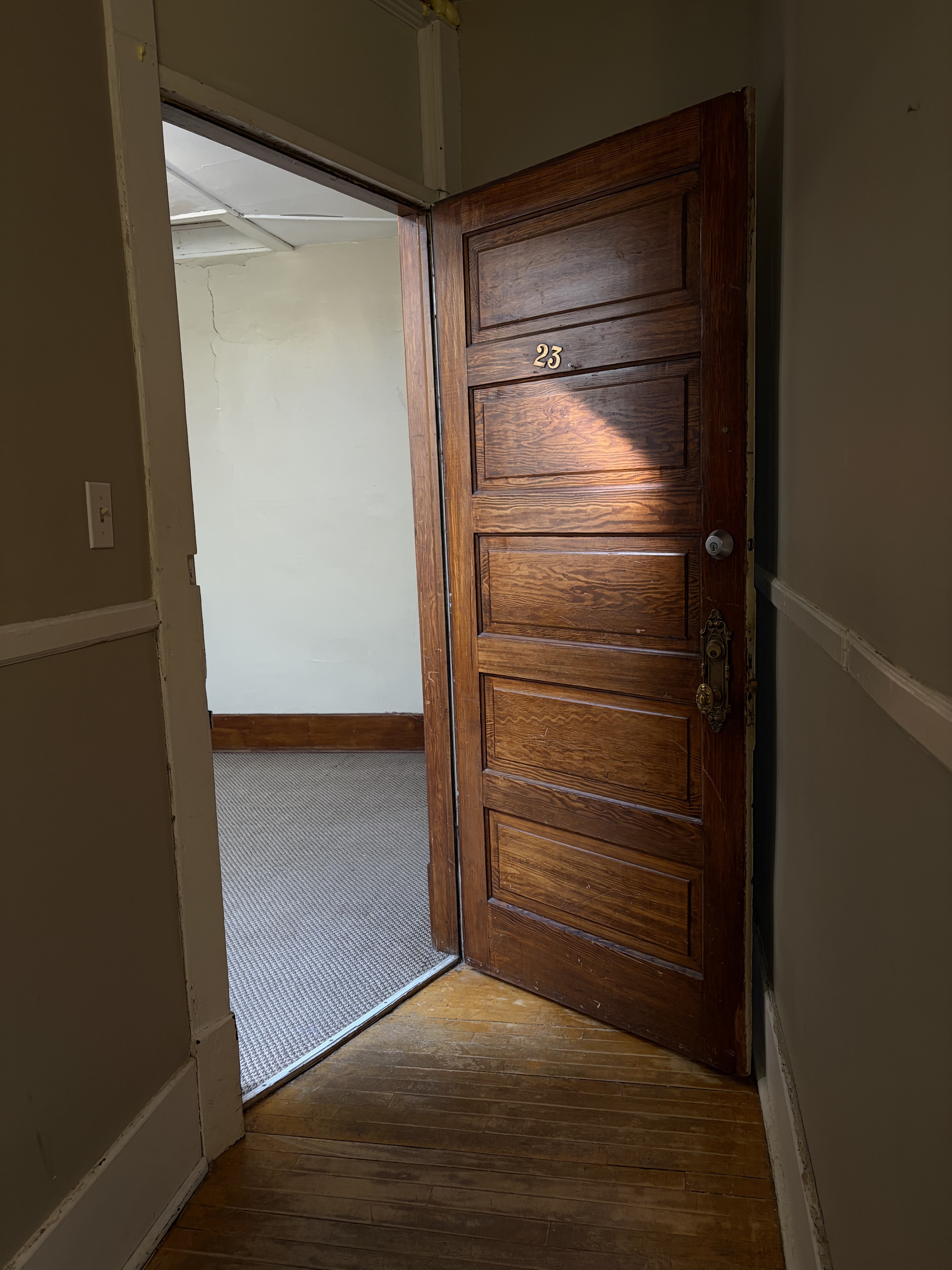 2275 Lorne Street - 23